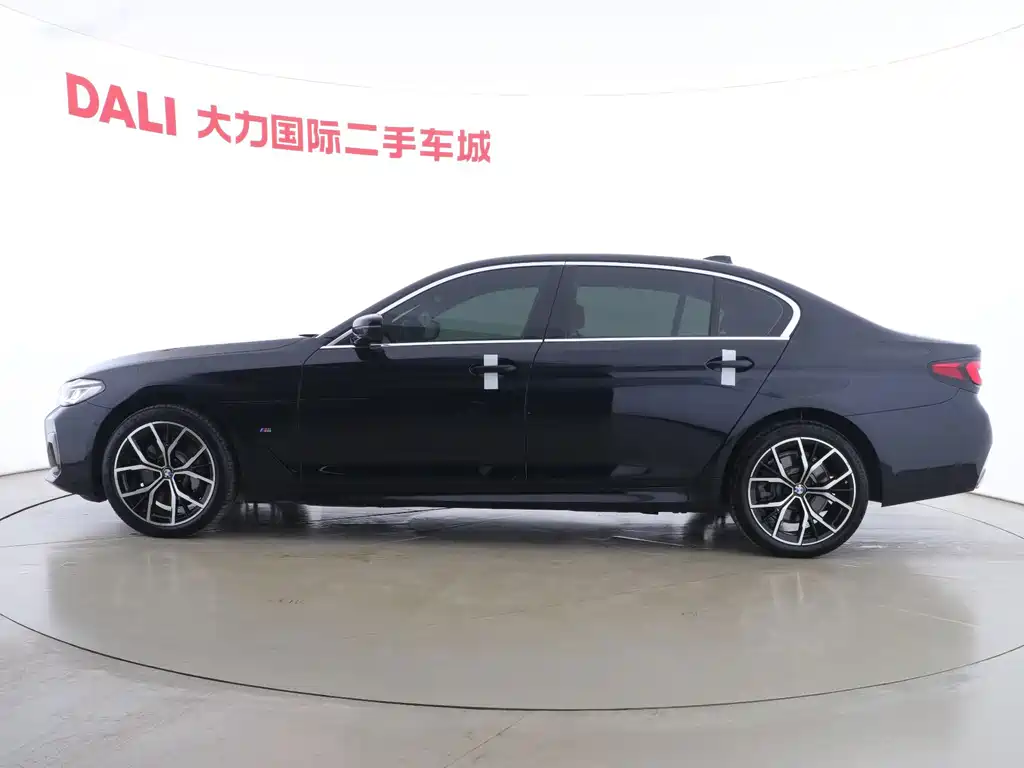 BMW 5 Series — миниатюра 17