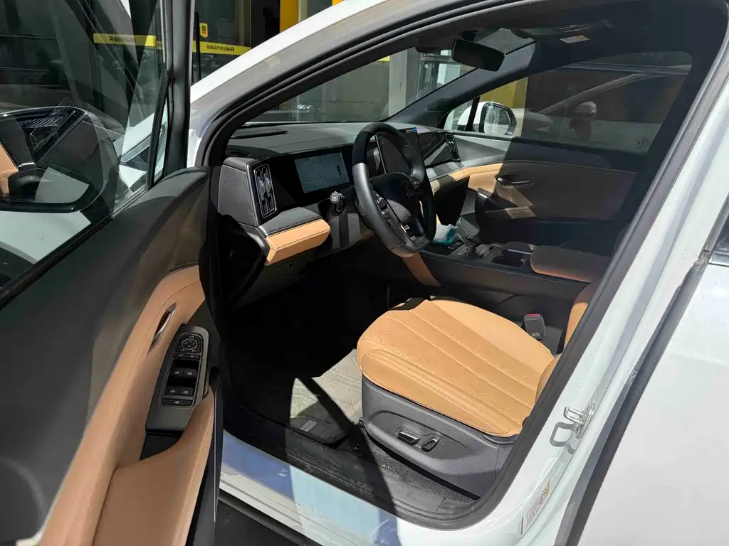BYD L DM-i — миниатюра 3