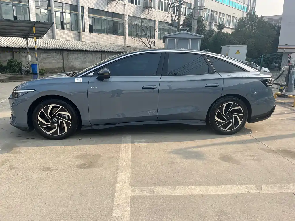 VOLKSWAGEN ID.7 VIZZION