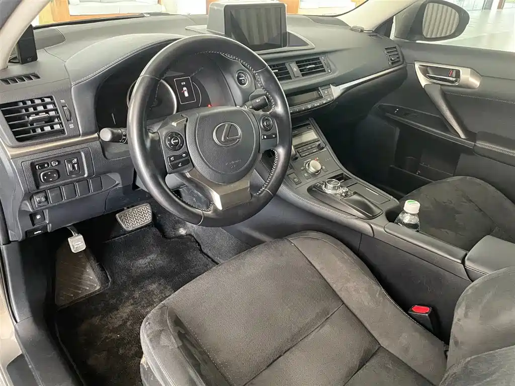 Lexus CT — миниатюра 9