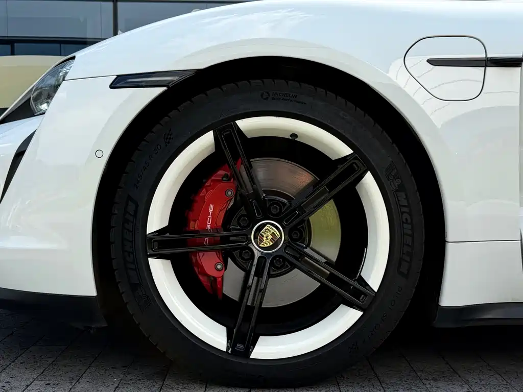 Porsche Taycan — миниатюра 18