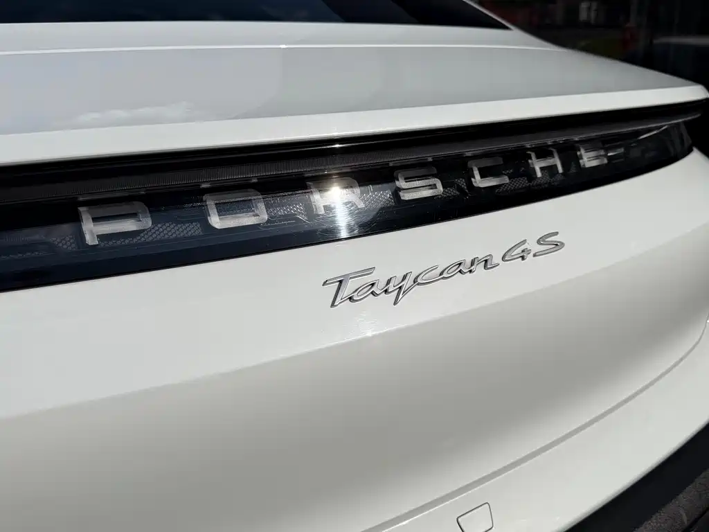Porsche Taycan — миниатюра 20