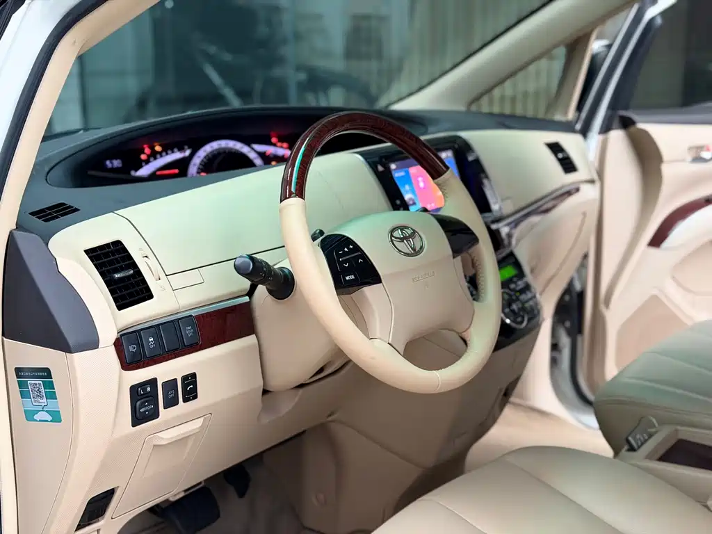 Toyota Previa — миниатюра 8