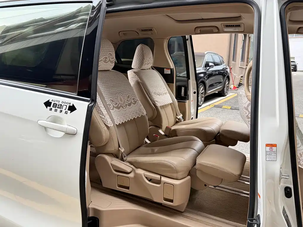 Toyota Previa — миниатюра 16