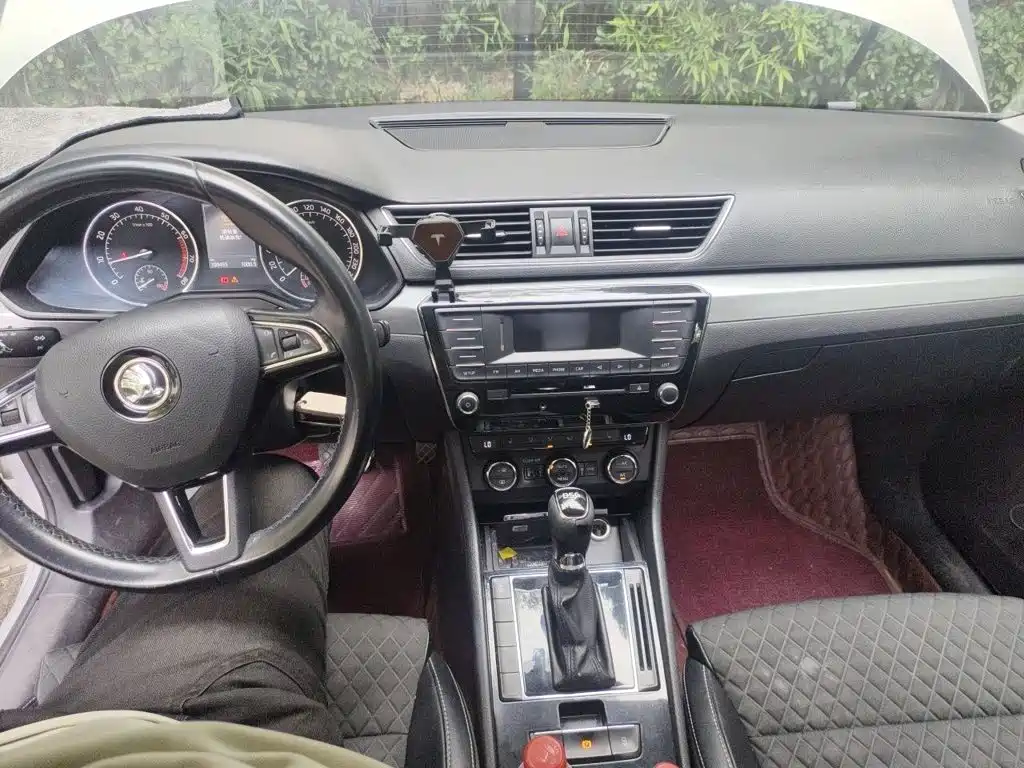 Skoda Superb — миниатюра 10