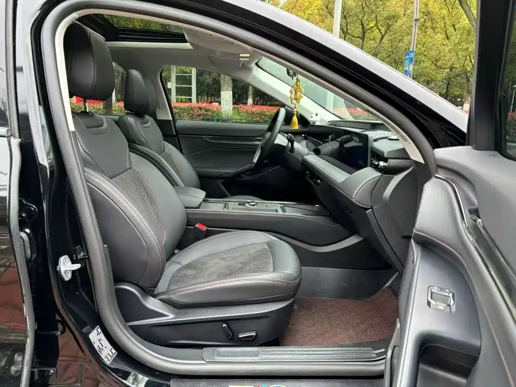 Ford Mondeo — миниатюра 6
