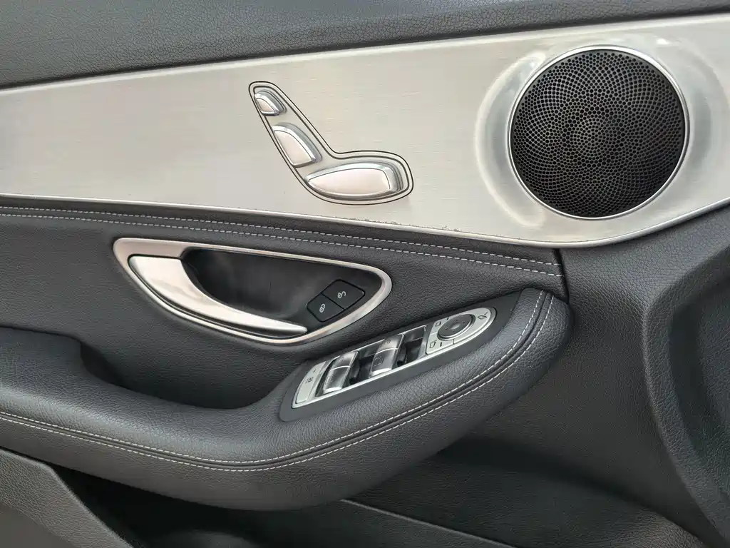 Mercedes-Benz C-Class — миниатюра 9
