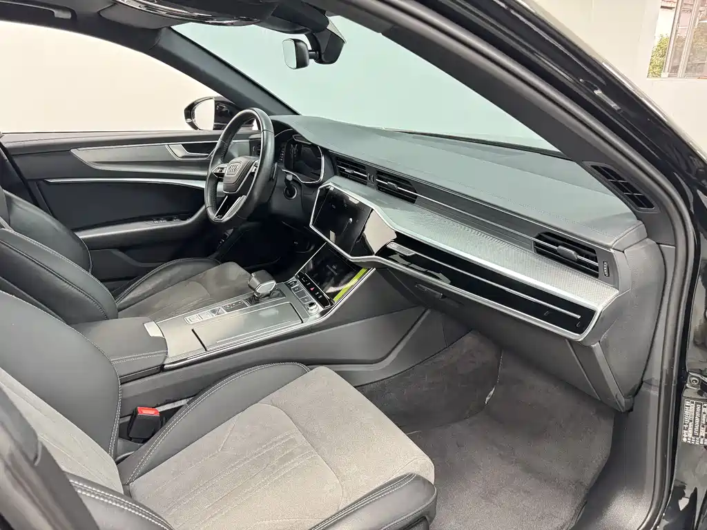 Audi A6L 2023 40 TFSI Luxury