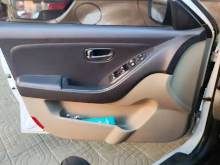 Hyundai Elantra — миниатюра 7