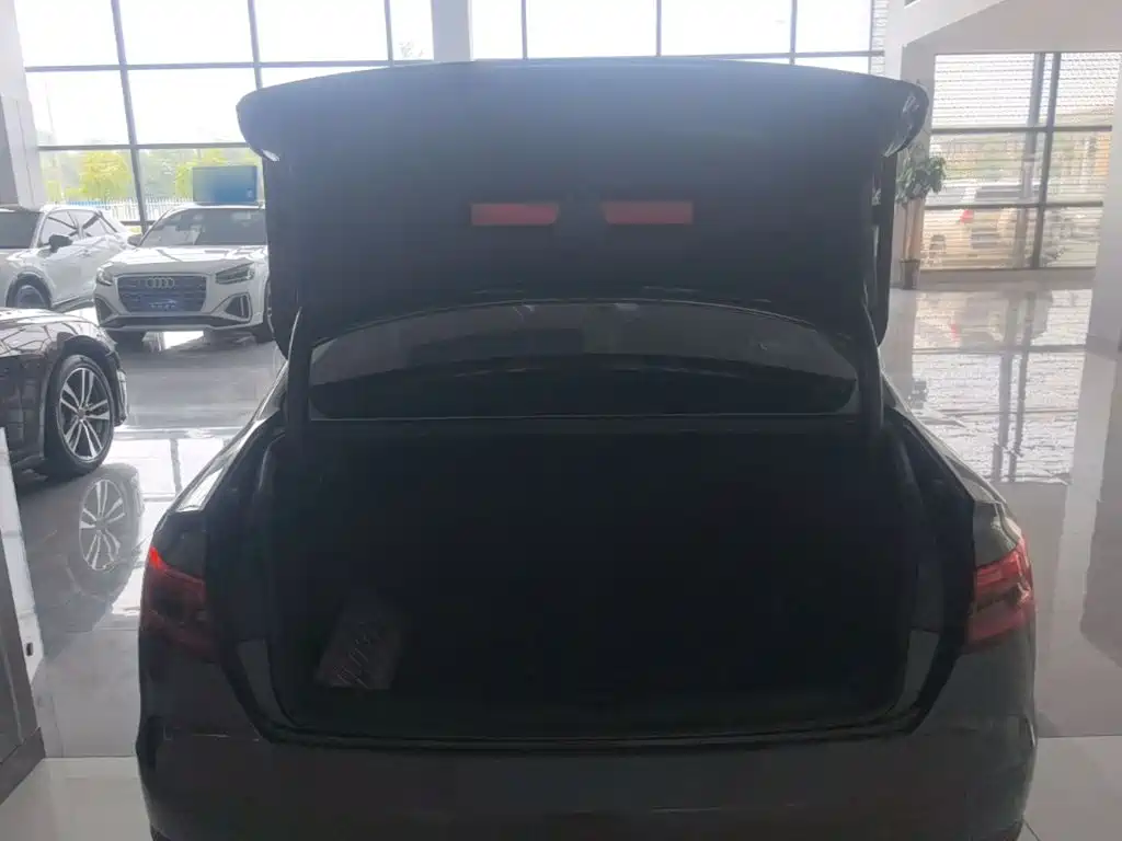 Audi A4L — миниатюра 19