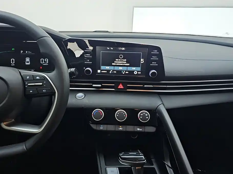 Hyundai Elantra — миниатюра 13