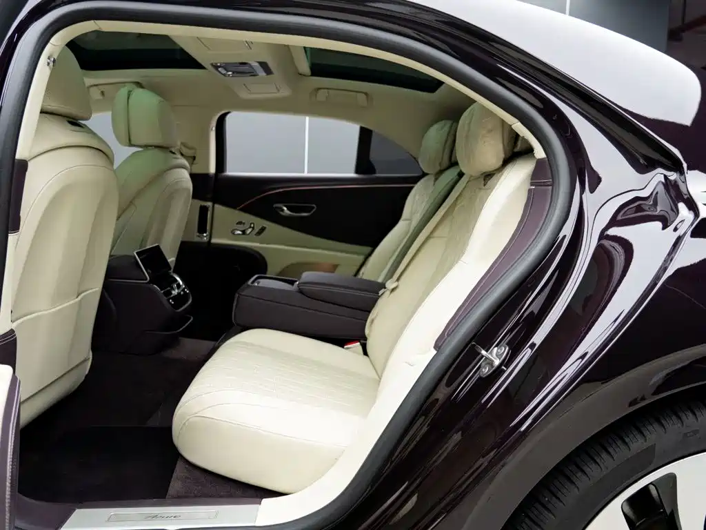 Bentley Flying Spur — миниатюра 12