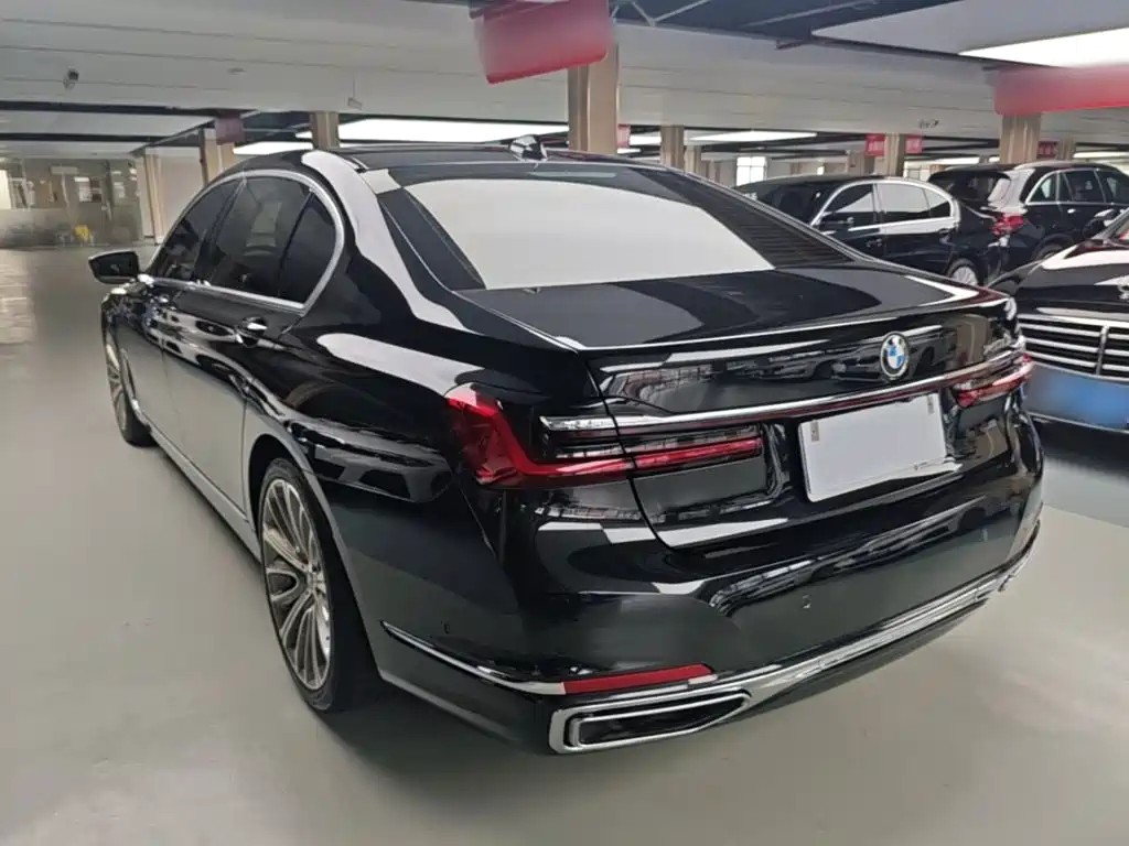 BMW 7 Series — миниатюра 5