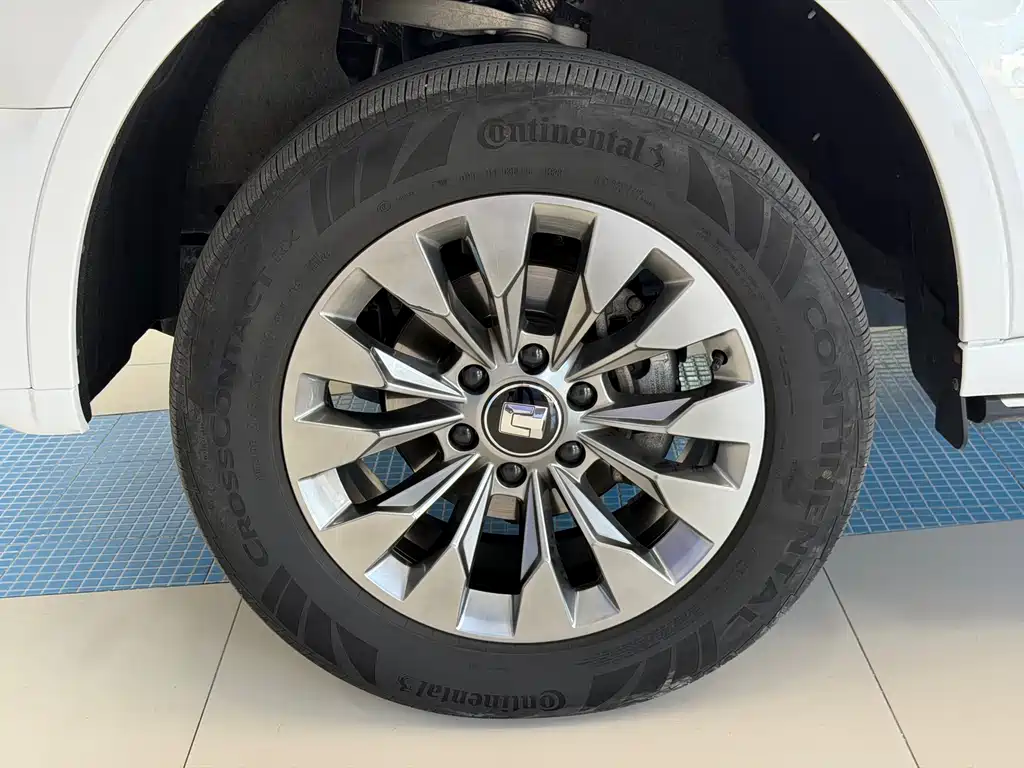 Tank 500 2023 3.0T Sport 5 мест