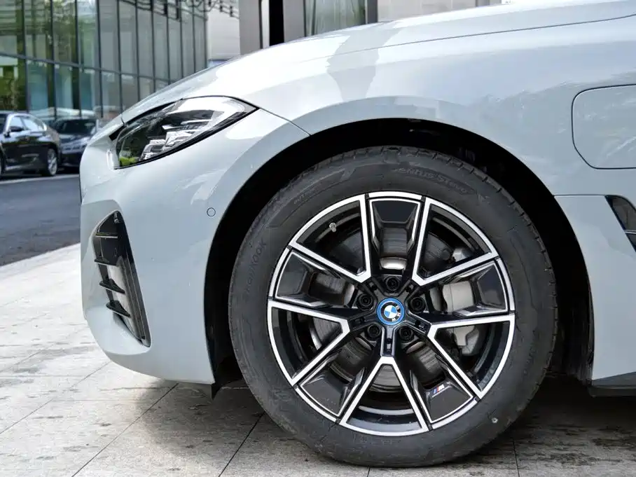 BMW i4 — миниатюра 12