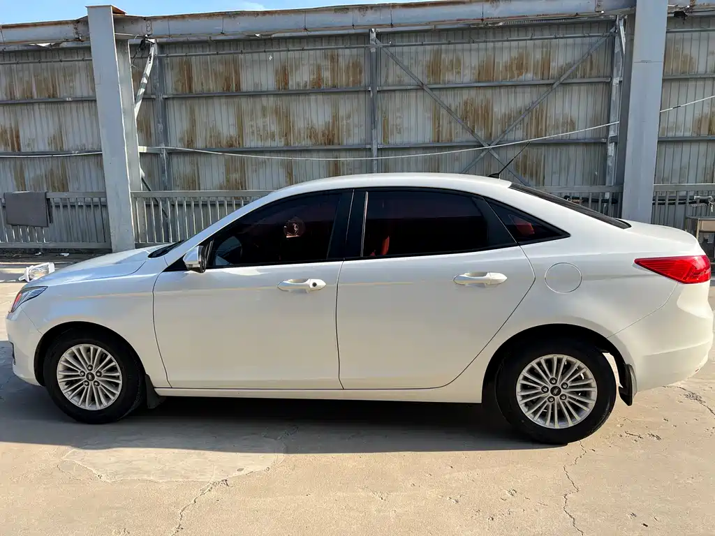 Ford Escort 2015 1.5L MT Comfort