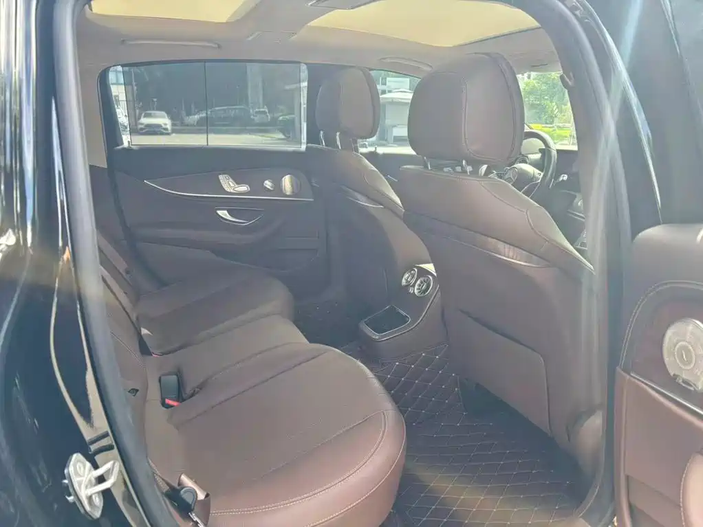 Mercedes-Benz E-Class — миниатюра 16