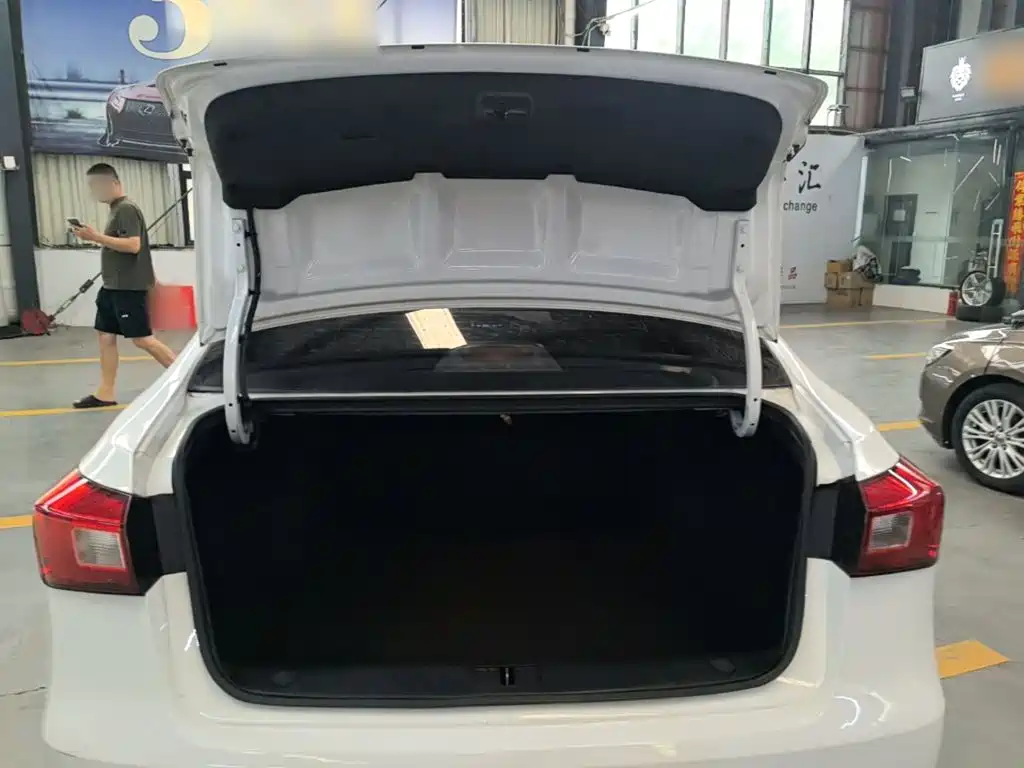 Roewe 360 — миниатюра 19
