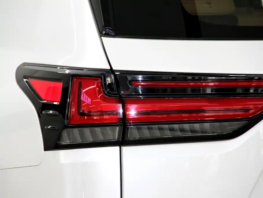 Lexus LX — миниатюра 34