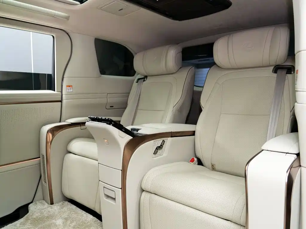 Lexus LM — миниатюра 11