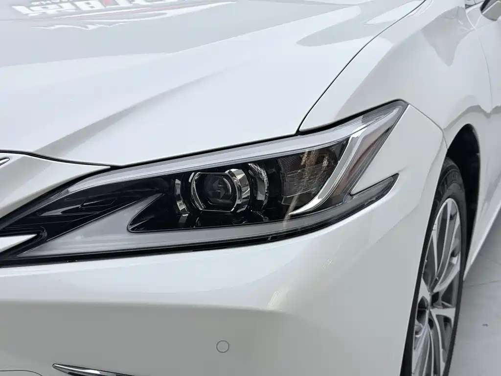 Lexus ES 2023 200