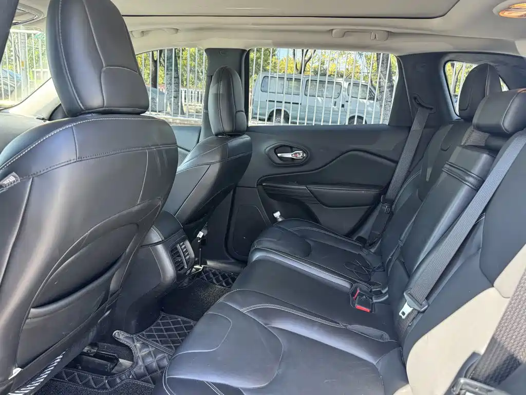 Jeep Cherokee — миниатюра 10