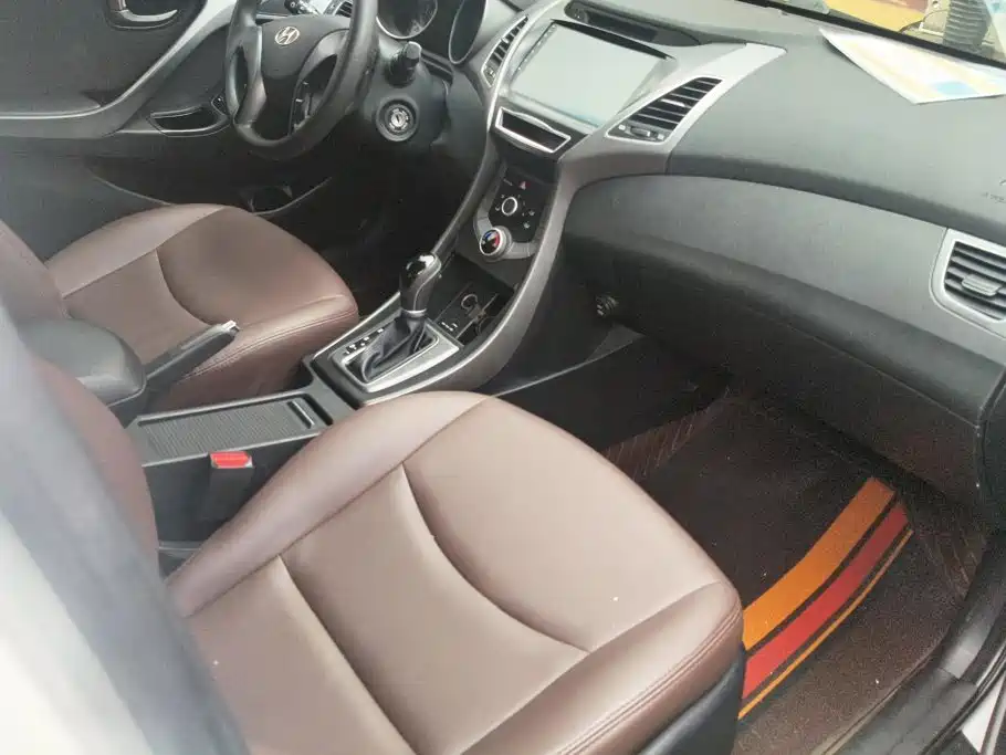 Hyundai Elantra Langdong — миниатюра 8