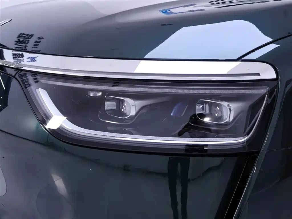 Aito M8 2025 Max+ 53.4kWh 5 мест (192 )