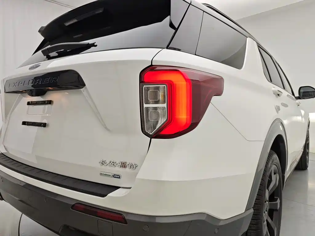 Ford Explorer — миниатюра 12