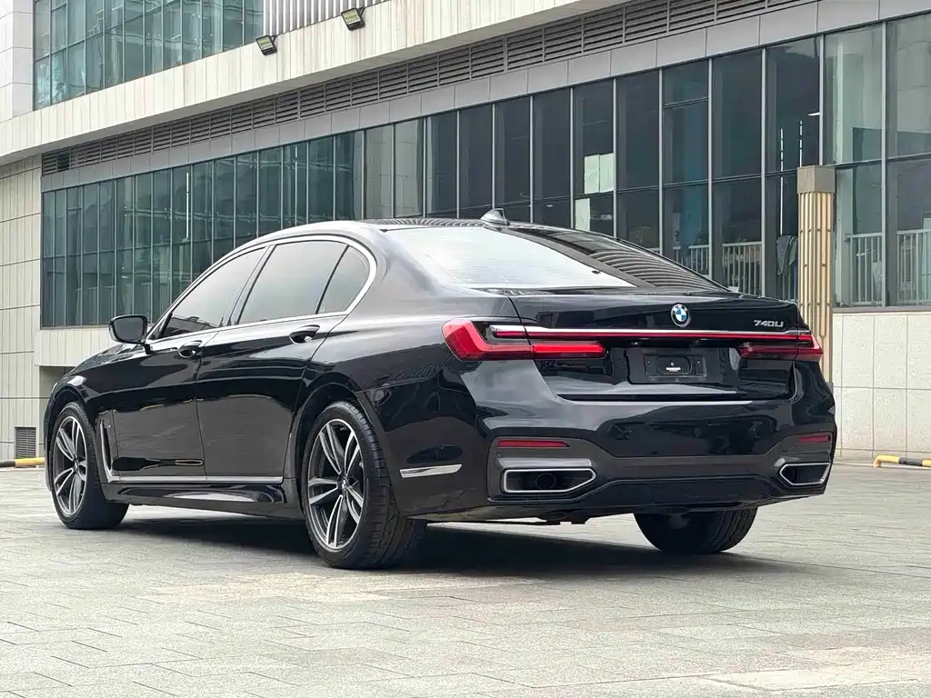 BMW 7 Series — миниатюра 14