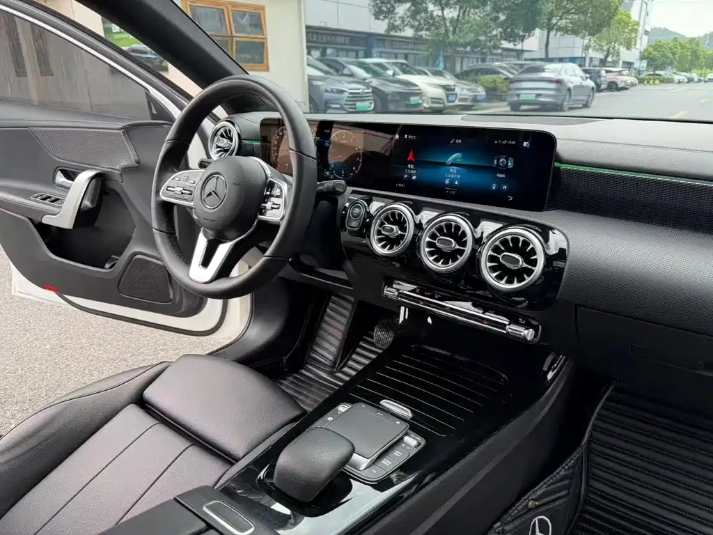 Mercedes-Benz A-Class — миниатюра 11