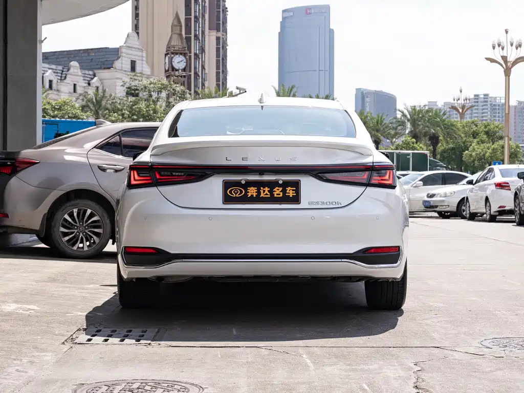 Lexus ES 2025 300h Premium