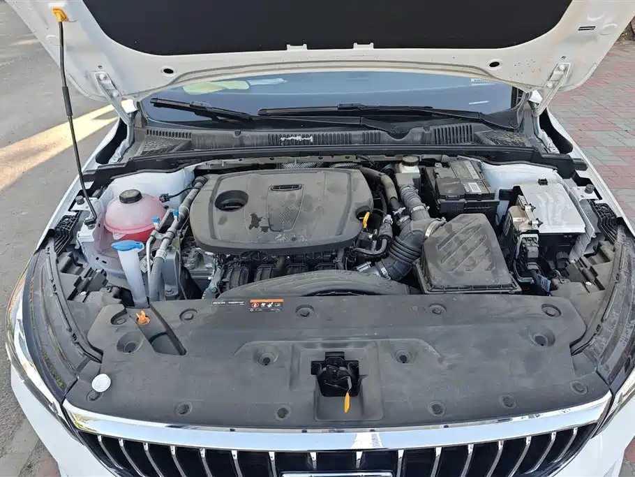 Geely Emgrand 2025 4 1.5L MT