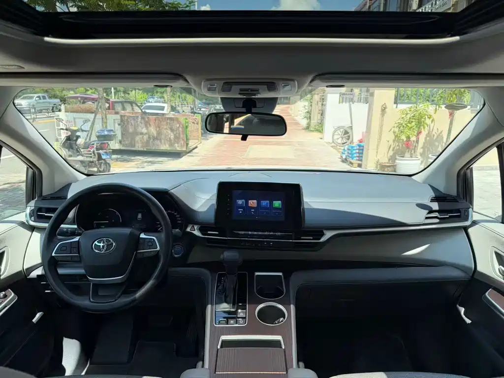 Toyota Sienna 2023 2.5L Comfort