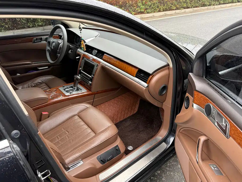 Volkswagen Phaeton — миниатюра 14