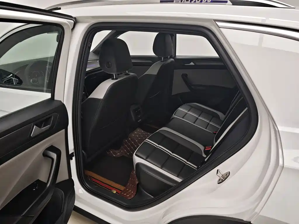 Volkswagen T-Roc — миниатюра 17