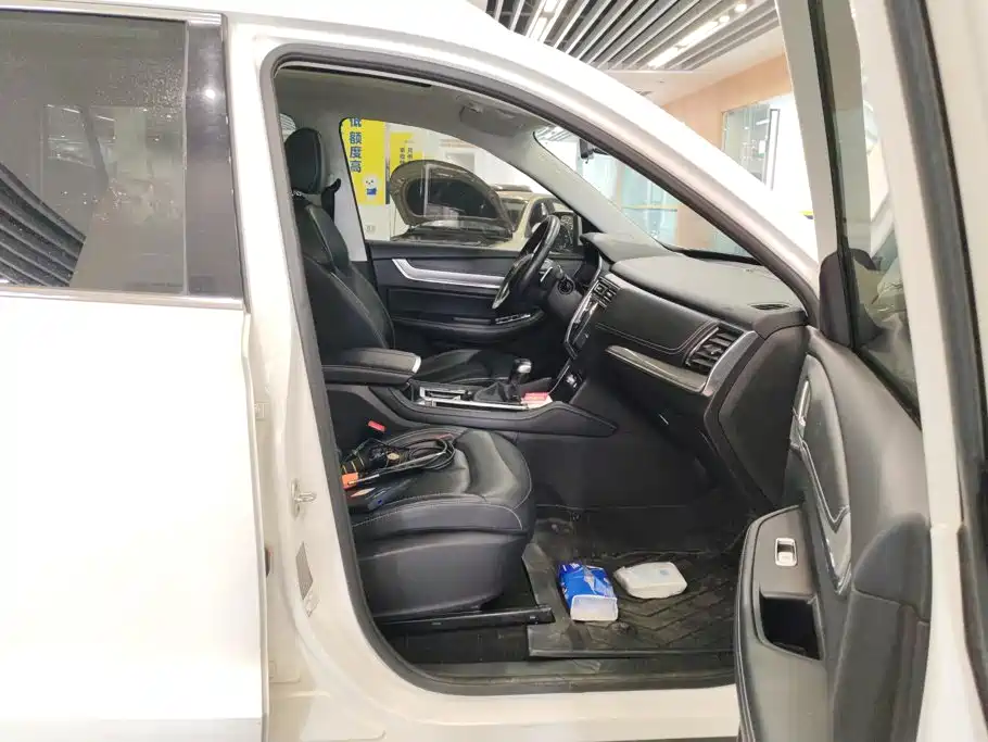 Roewe RX8 — миниатюра 8