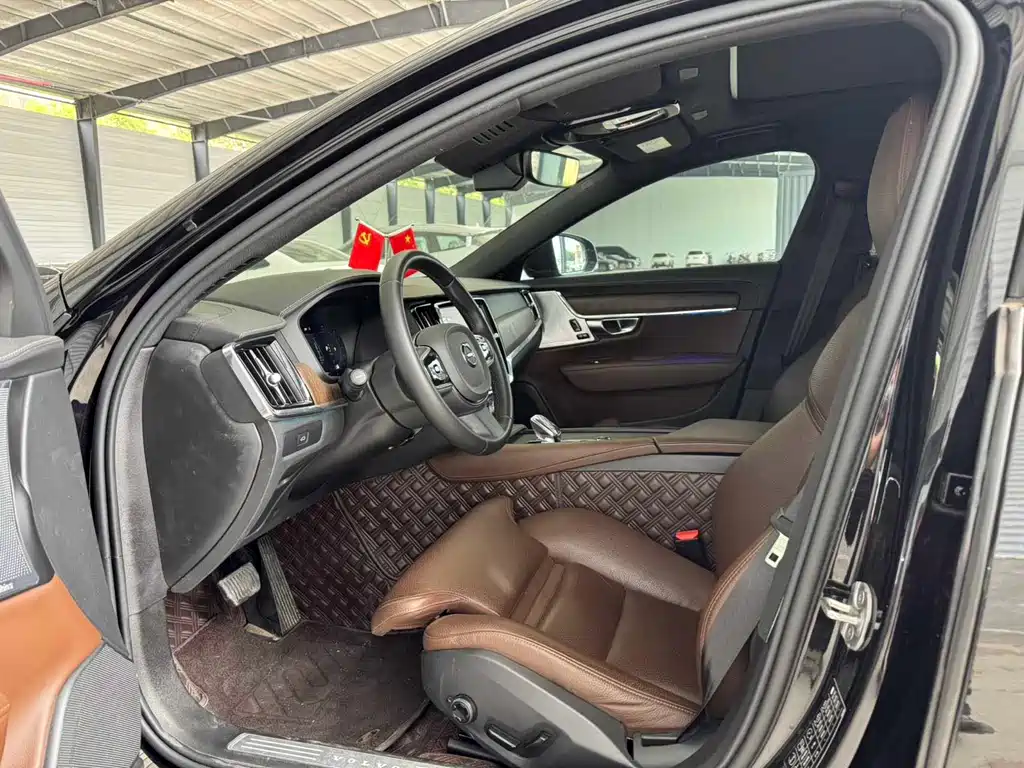 Volvo S90 2023 B5 Luxury