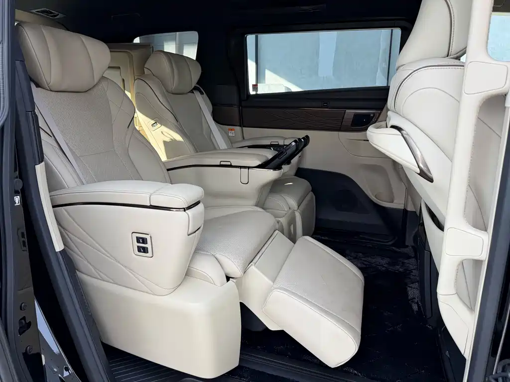Toyota Vellfire — миниатюра 14