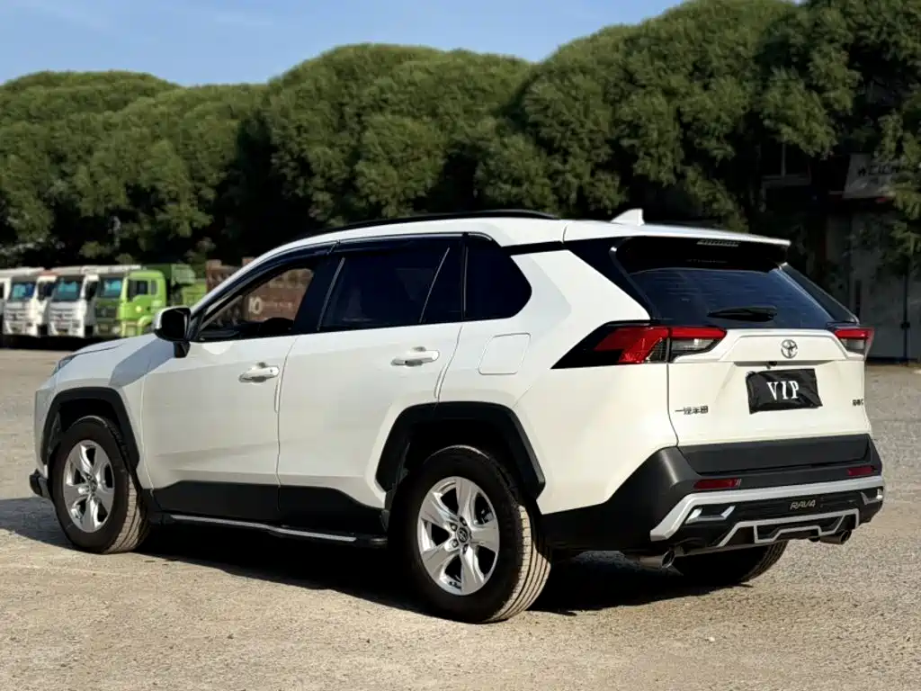Toyota RAV4 — миниатюра 10
