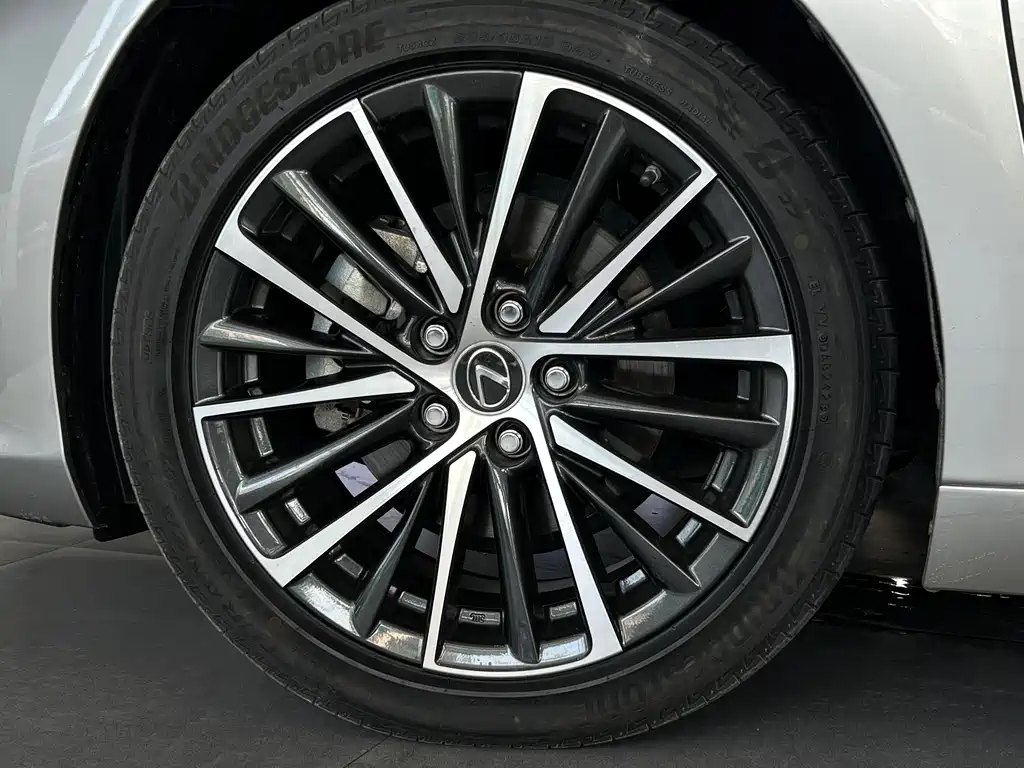 Lexus ES — миниатюра 21