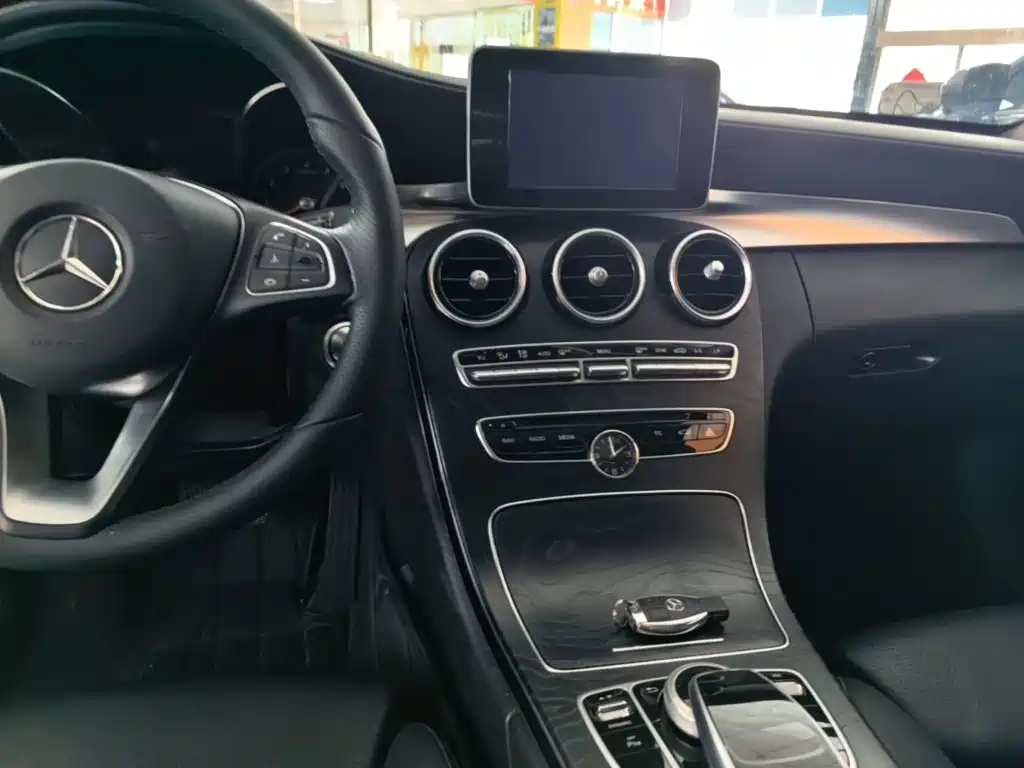 Mercedes-Benz C-Class — миниатюра 13
