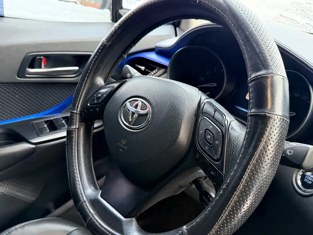 TOYOTA C HR