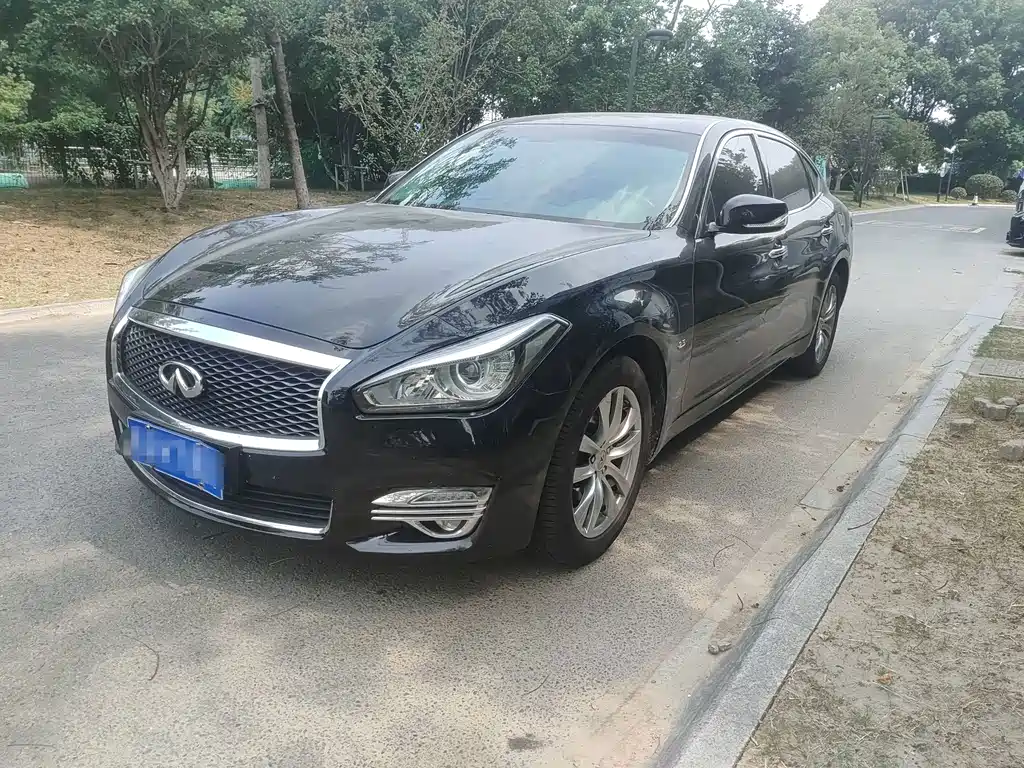 Infiniti Q70