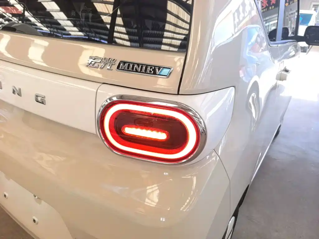 Wuling MINIEV — миниатюра 8
