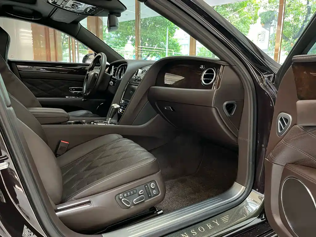 Bentley Flying Spur — миниатюра 10
