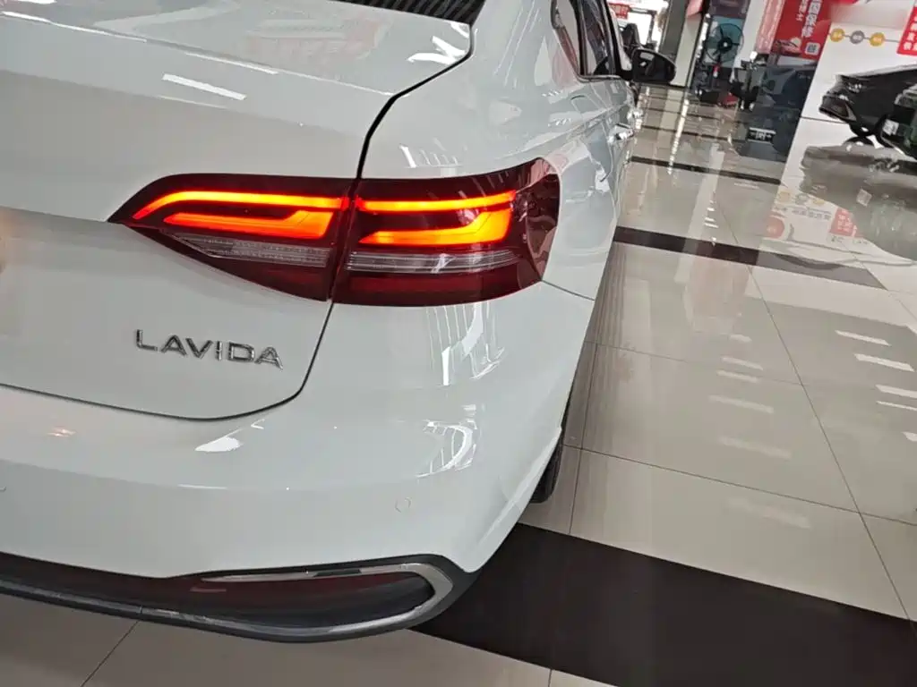 Volkswagen Lavida — миниатюра 8