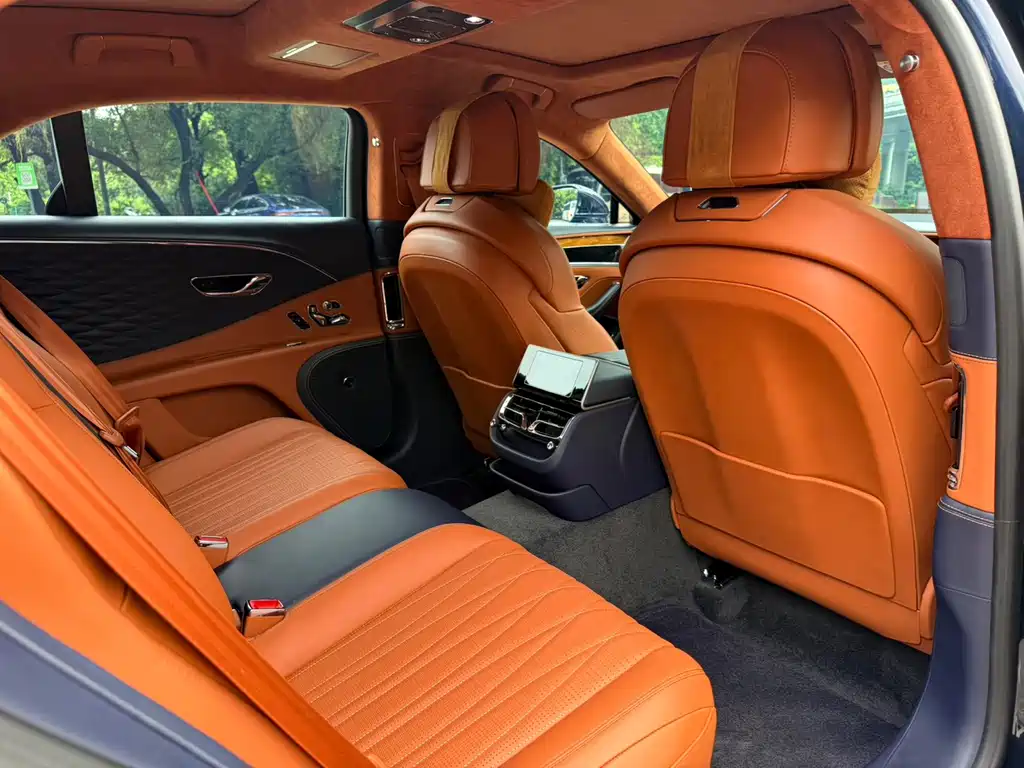 Bentley Flying Spur — миниатюра 28