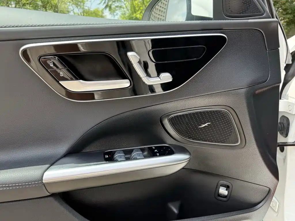 Mercedes-Benz C-Class — миниатюра 20