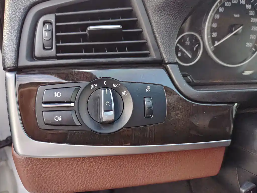 BMW 5 Series — миниатюра 14